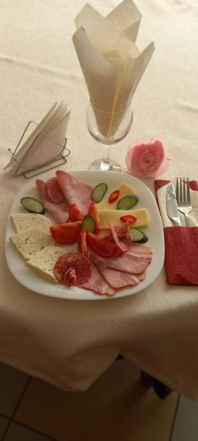 Hotel River Târgu Jiu Екстериор снимка