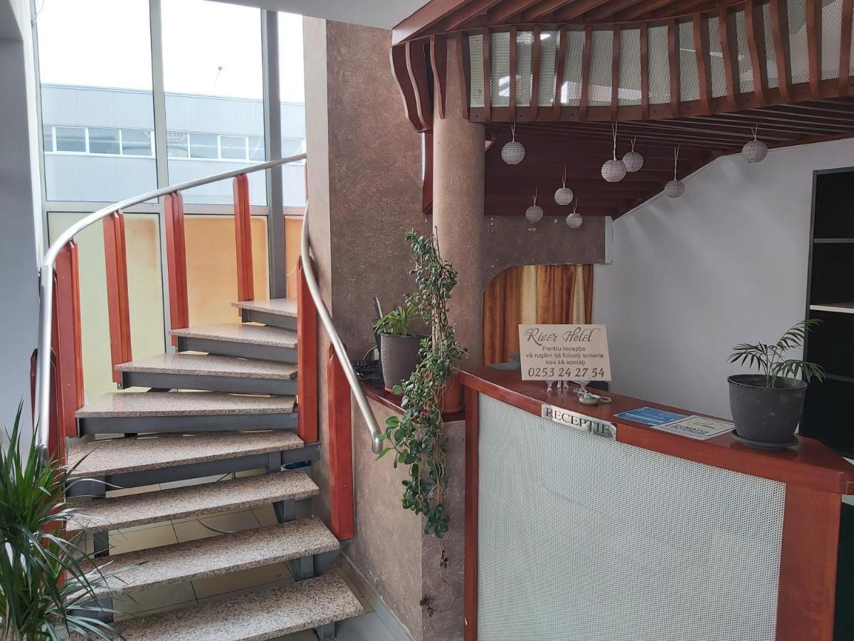 Hotel River Târgu Jiu Екстериор снимка