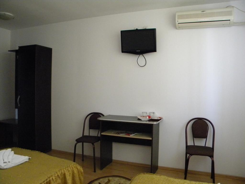 Hotel River Târgu Jiu Стая снимка