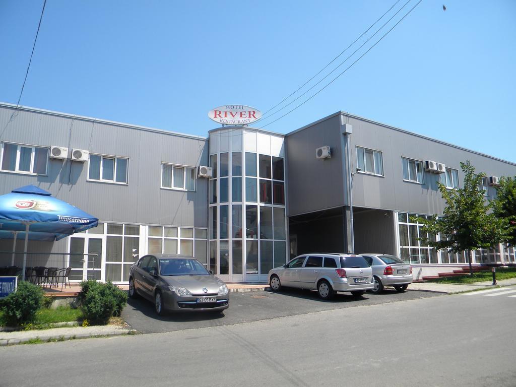 Hotel River Târgu Jiu Стая снимка